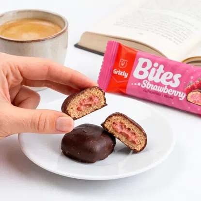 BITES Truskawkowe nadziewane mini batoniki w gorzkiej czekoladzie BIO (2x19 g)